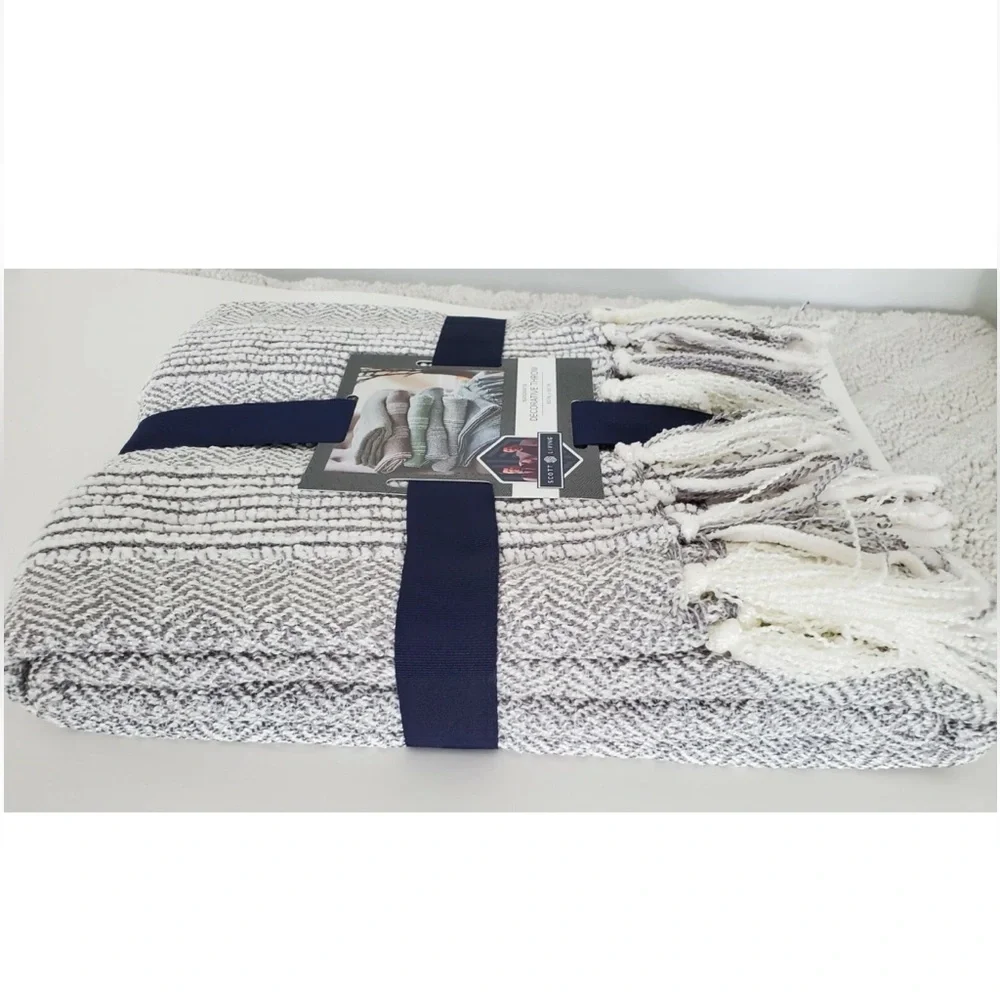 NWT $80 Manzanita Throw Blanket 50